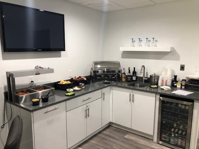 Hertz #1 Club Kitchen